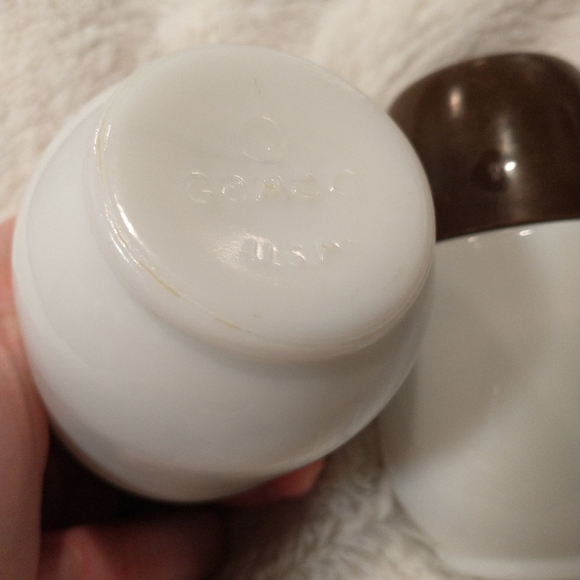 Mid-Century Milk Glass Salt and Pepper Shakers - Picture 4 of 4